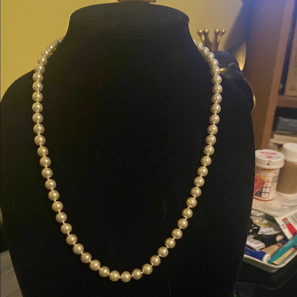 Elegant Pearl Necklace